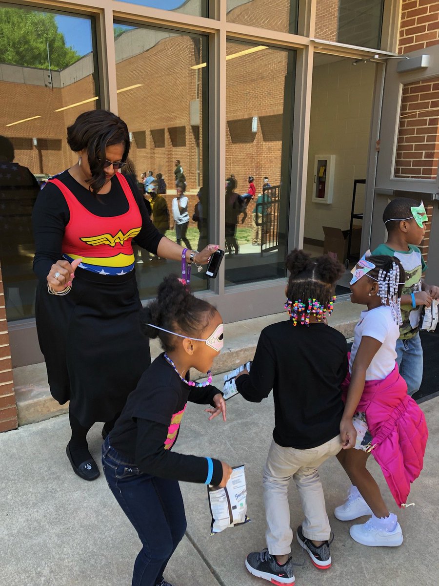 vseville44's tweet photo. We're So Empowered By Our BoydBa💏bies Enthusiasm For Knowing Their 👀Words! #ReadingGoalsMet @DrEmilyAMassey @PrincipalK_APS @APS_BoydElemAP @CarstarphenMJ @apsupdate https://t.co/AbqQQif9Uz