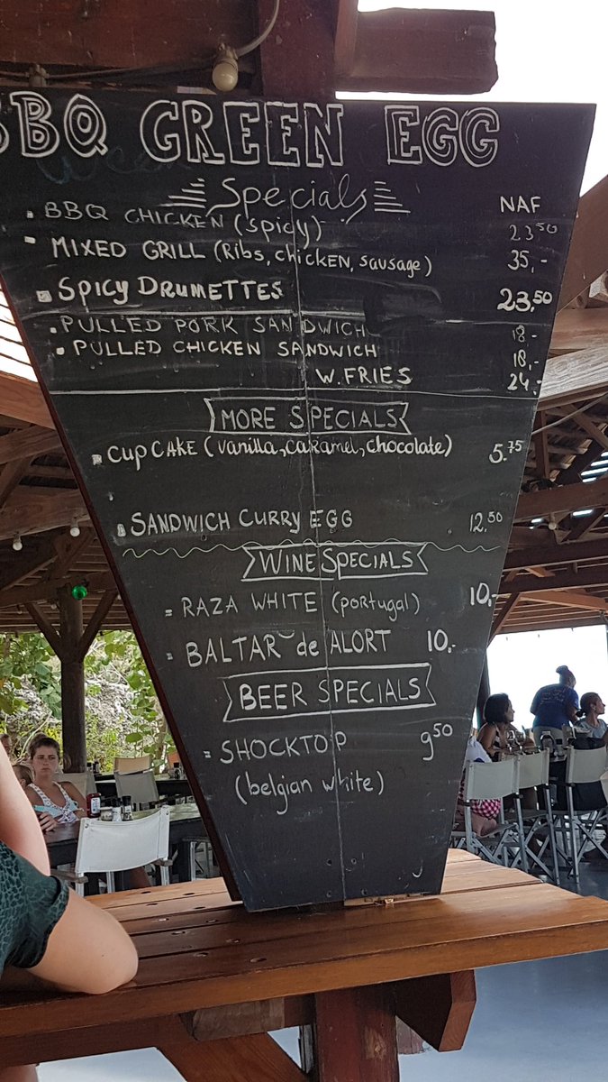 Yamapama's tweet image. Nu ff eten en onze oppervlaktetijd in de gaten houden ivm het stikstof in ons bloed. Honger de bonger!

Daarna de duik loggen in ons logboek en de 2e duik van vandaag plannen.

Alles moet routine worden ivm veiligheid. Safety first!

#BroodjeKroket #Speciaal