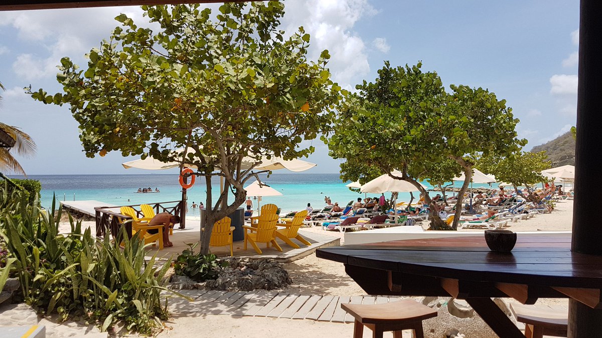 Yamapama's tweet image. Nu ff eten en onze oppervlaktetijd in de gaten houden ivm het stikstof in ons bloed. Honger de bonger!

Daarna de duik loggen in ons logboek en de 2e duik van vandaag plannen.

Alles moet routine worden ivm veiligheid. Safety first!

#BroodjeKroket #Speciaal