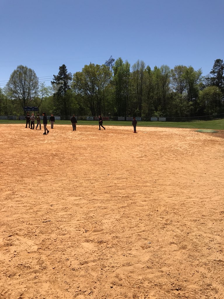 MrsWhitleySye's tweet image. Intramurals @SylvanElem ! Thanks @SYEgym for setting this up! Beautiful day today!! #Competitionisgood