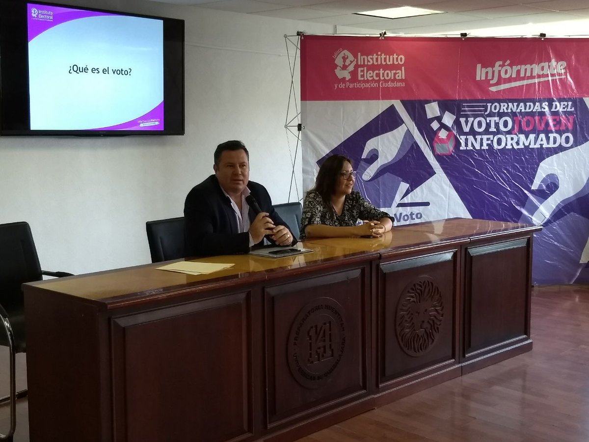 RSuro's tweet photo. Agradezco la invitación del @iepcjalisco para participar en una jornada más de #VotoJovenInformado , hoy tocó prepa 14 @udg_oficial https://t.co/1obhdfQ7mS