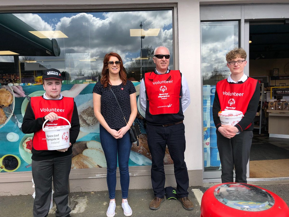 TrionaH27's tweet photo. Happy volunteers in Kildare town today @SOLeinster #PlayYourPart #NationalCollectionDay #TeamLeinster https://t.co/apK0NVsFkl