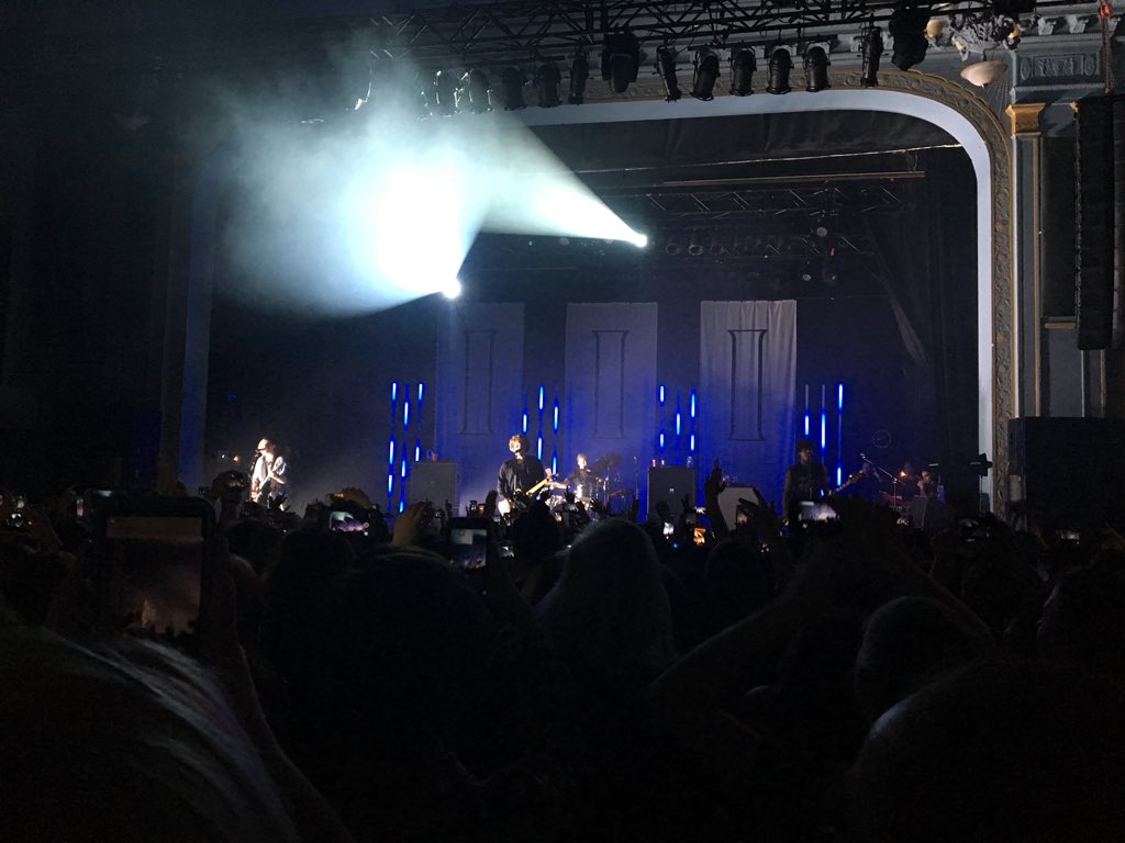 SchmidtFtIrwin's tweet photo. It’s been a week since I met up with my best friends.
It’s been a week since I saw 5sos in Toronto.
It’s been a week since I had the best night of 2018.
It’s been a week since 5sos.
Bring me back to #5SOS3Toronto https://t.co/8Hbq8yY7pj