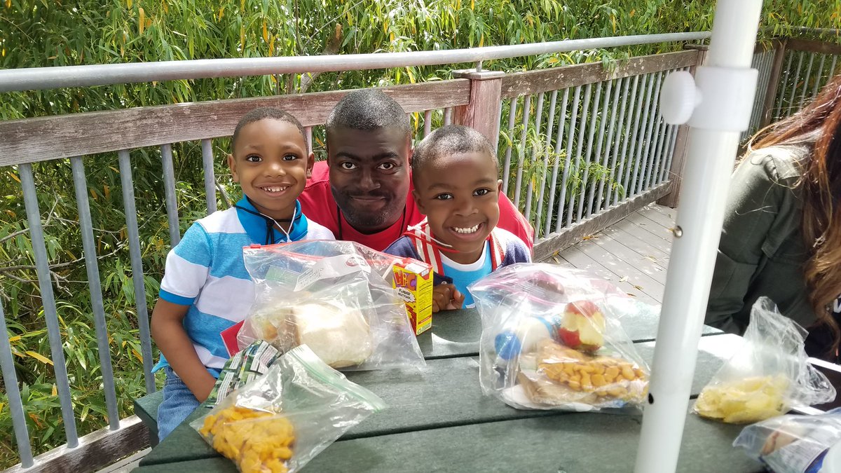 Ms_York207's tweet photo. Taking a break to eat lunch at the zoo. #SmithLeopards https://t.co/oZHHYPaD1z