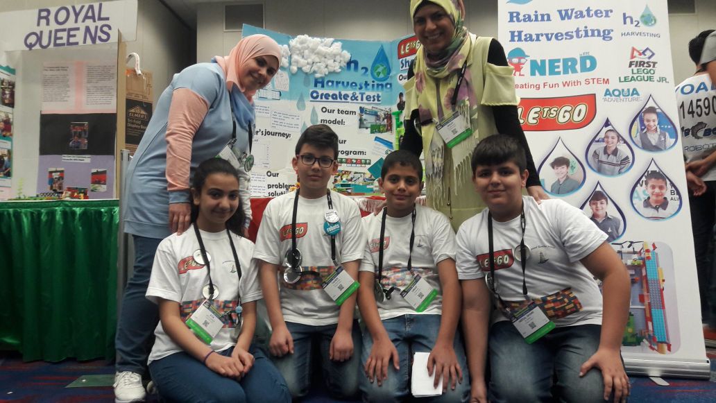 يتبادلون الخبرات،يتشاركون الأفكار ويعرضون مشروعهم بثقة عالية وحماس كبير.
متعلمونا الصغار أمام تحد كبير ومواجهة كبرى.
إلى_الأمام_فريق_الدوحة👏
#flljr
#firstworldfestival@houston
@DawhaHighSchool