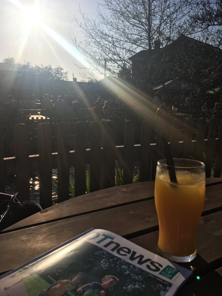 JessxBeer's tweet photo. Oh yes 👌🏼perfect setting to do some reading and refreshing ☀️Happy Friday everyone! @theRCOT @OTnews https://t.co/gZQs7kNJDr