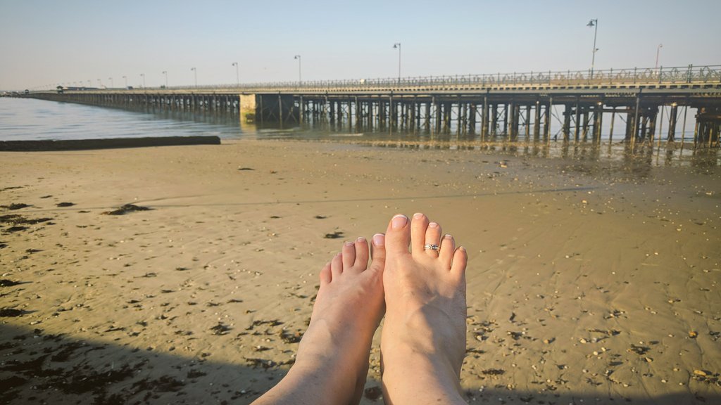 WightHot's tweet photo. Imagine being able to simply walk out of your abode and waggle your feet at this glorious view! #LivingTheDream #DestinationRyde https://t.co/PYmnaE89io