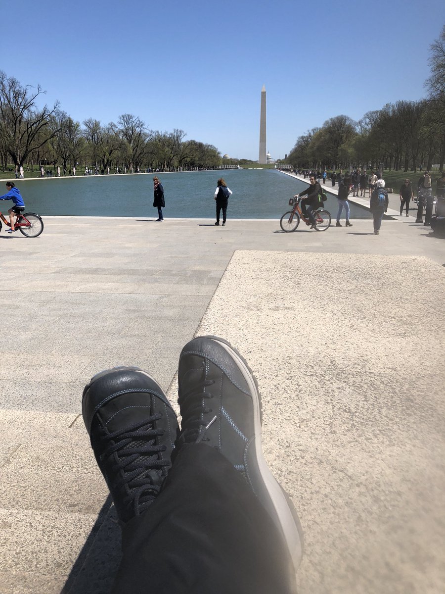 KrisKelsay's tweet photo. Talking with a doc while walking the Mall. #98point6 #GetCareAnywhere https://t.co/7ZCEvSDWzu