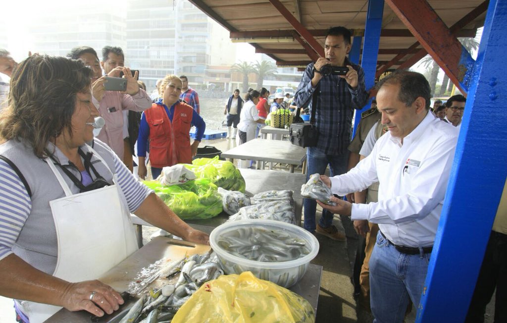 DanielCordovaC's tweet photo. Gran mañana en Ancon con los pescadores artesanales. Vamos a empujar el proyecto del desembarcadero de Conchitas y darle más valor a la oferta gastronómica. Vamos con todo! https://t.co/Bhy9AVgkgw