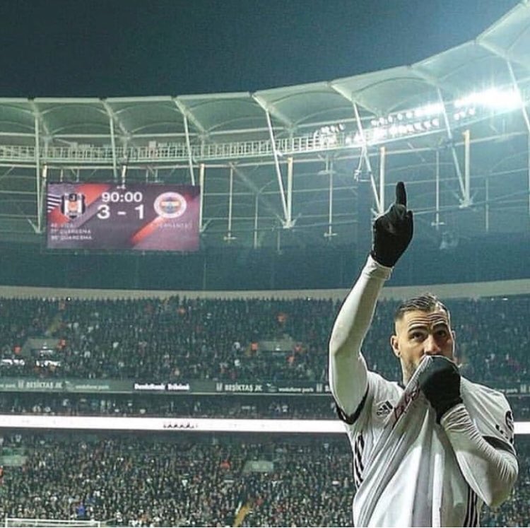 Quaresma’nın İnstagram’da paylaştığı fotoğraf...
Ricardo Quaresma : Besiktas 🦅🦅🦅🦅💪🏻💪🏻💪🏻💪🏻💪🏻