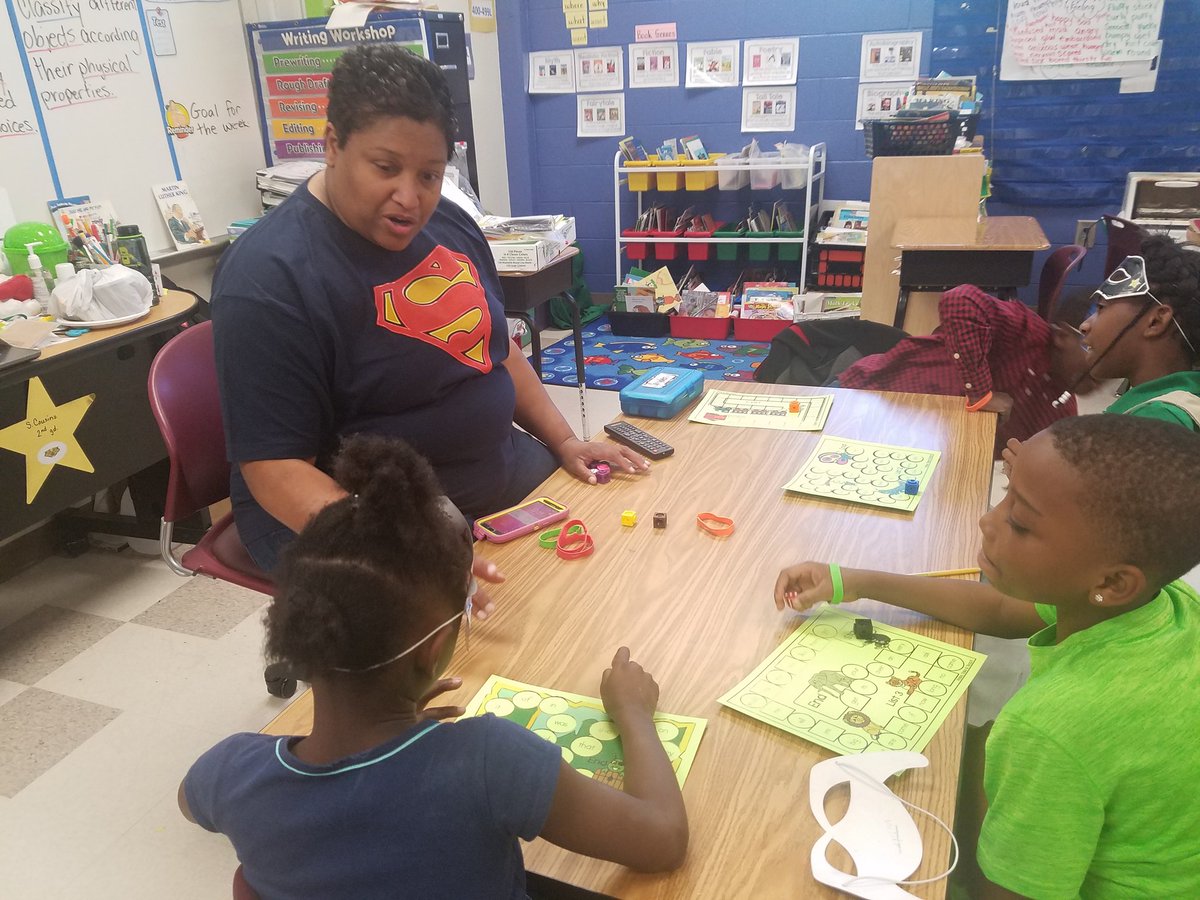 vseville44's tweet photo. Ms Cousin-Rogers Has Caught The Super Hero Fever 2!!! Her Class is on 🔥 With Using Their 👀 Words! It's A Festival In Every K-2 Class! #ReadingGoalsMet @DrEmilyAMassey @PrincipalK_APS @APS_BoydElemAP @CarstarphenMJ @apsupdate @sdalady https://t.co/ugctnutG8U