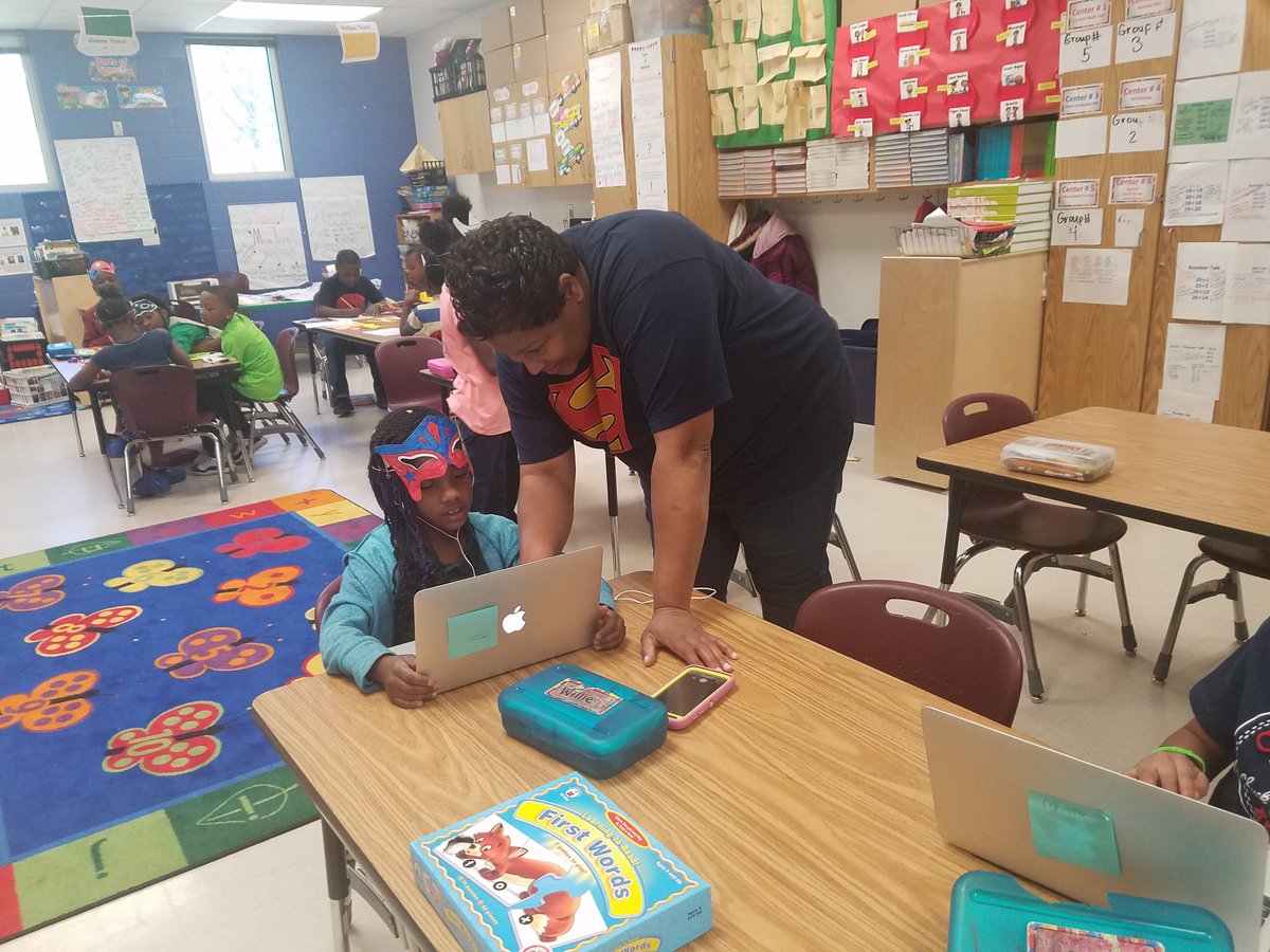 vseville44's tweet photo. Ms Cousin-Rogers Has Caught The Super Hero Fever 2!!! Her Class is on 🔥 With Using Their 👀 Words! It's A Festival In Every K-2 Class! #ReadingGoalsMet @DrEmilyAMassey @PrincipalK_APS @APS_BoydElemAP @CarstarphenMJ @apsupdate @sdalady https://t.co/ugctnutG8U