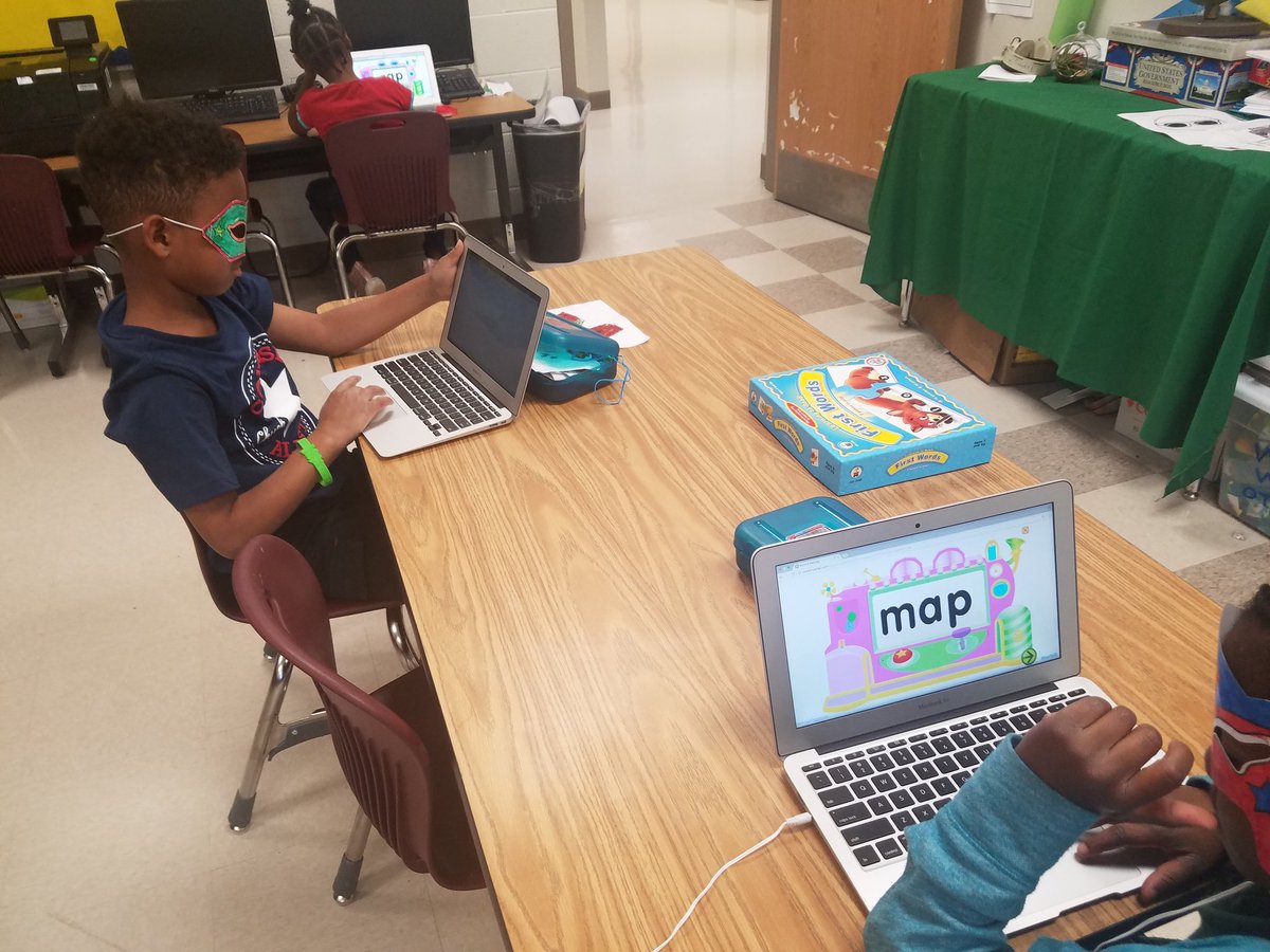 vseville44's tweet photo. Ms Cousin-Rogers Has Caught The Super Hero Fever 2!!! Her Class is on 🔥 With Using Their 👀 Words! It's A Festival In Every K-2 Class! #ReadingGoalsMet @DrEmilyAMassey @PrincipalK_APS @APS_BoydElemAP @CarstarphenMJ @apsupdate @sdalady https://t.co/ugctnutG8U