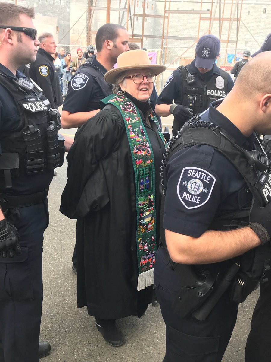 nnyjcoalition's tweet photo. Seattle Police Department just arrested peaceful praying protesters outside of King County’s new children’s jail @kcexec @MayorJenny #NoNewYouthJail #PeoplesMoratorium 

Call Police Chief Best’s Office: 206-684-5577 https://t.co/IMTjTbNBY5
