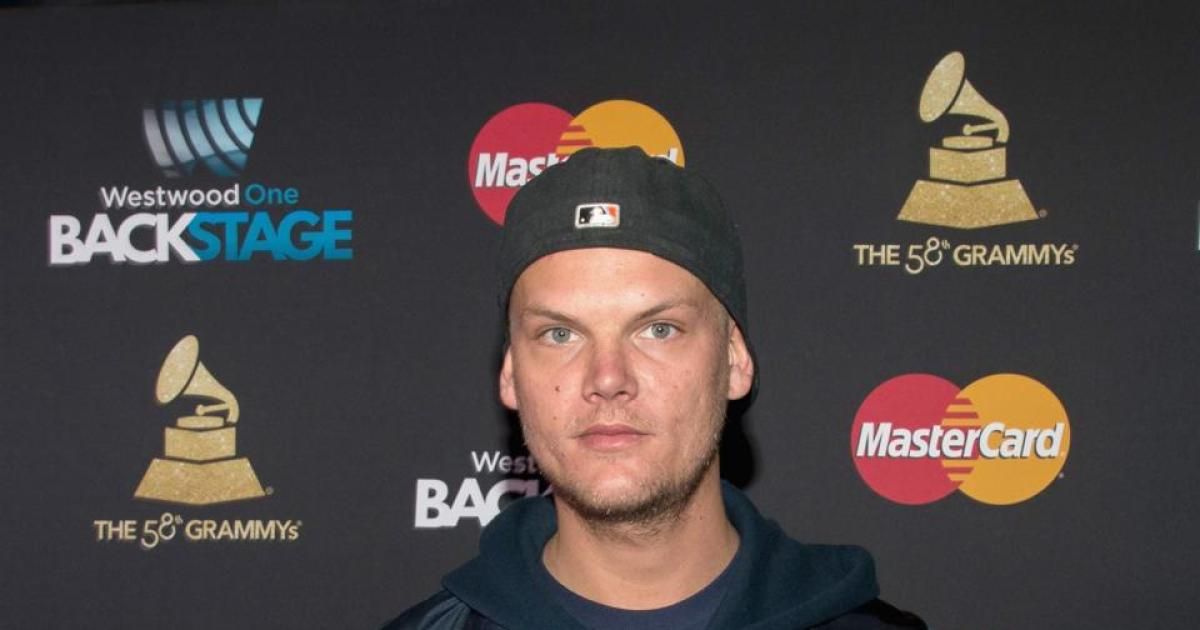 NYDailyNews's tweet photo. BREAKING: DJ and music producer Avicii found dead at 28 https://t.co/x6Z2cBPvre https://t.co/LBJyZSHPvp