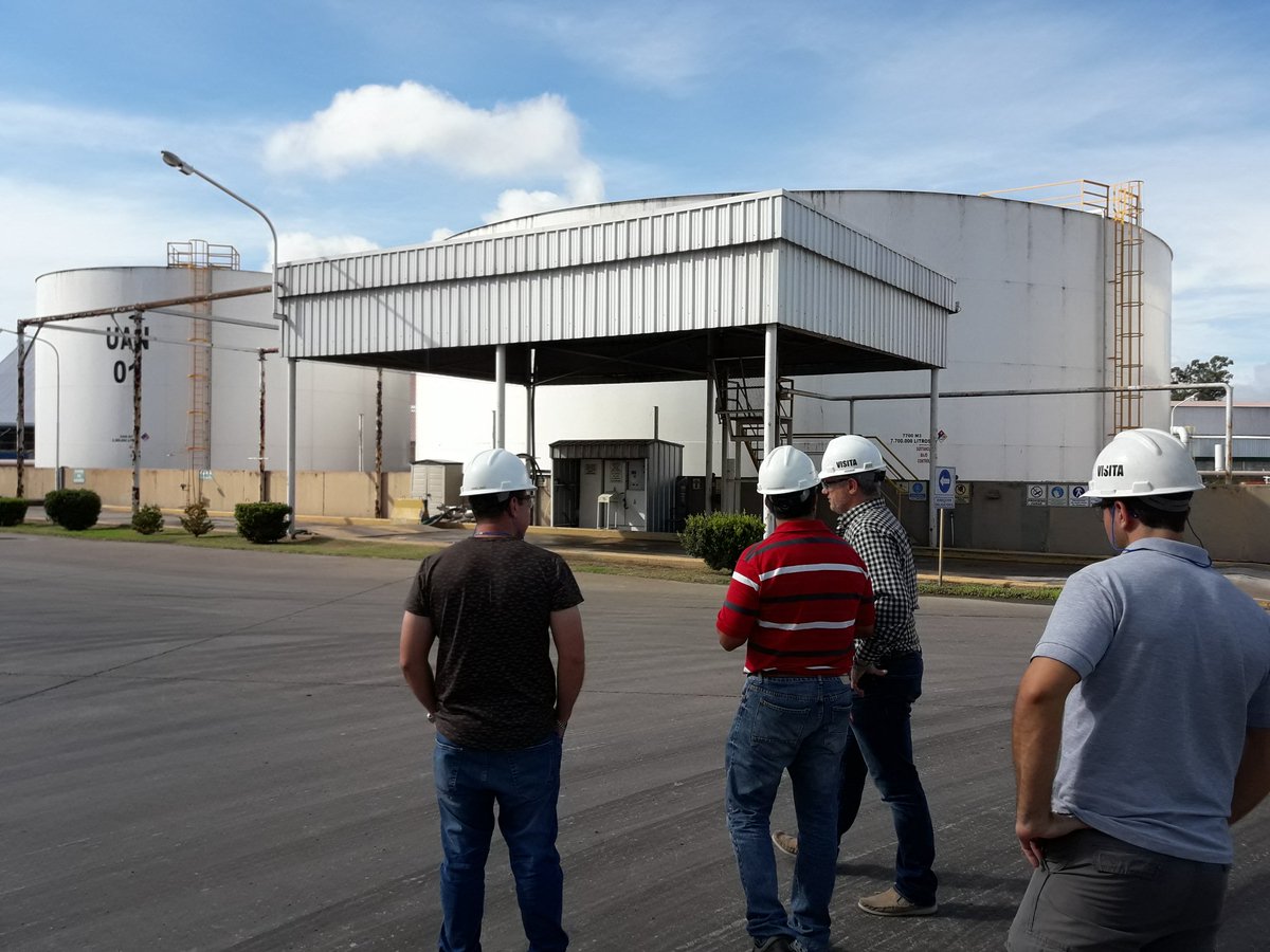 RodrigoFalcone5's tweet photo. Hoy acompañamos a nuestros distribuidor @DelSurMJ a recorrer nuestras instalaciones en Terminal San Nicolás @ProfertilNutri #nutrición #nitrógeno #eNeTOTALPLUS @ProfertilSA https://t.co/8mnaRw1NpK