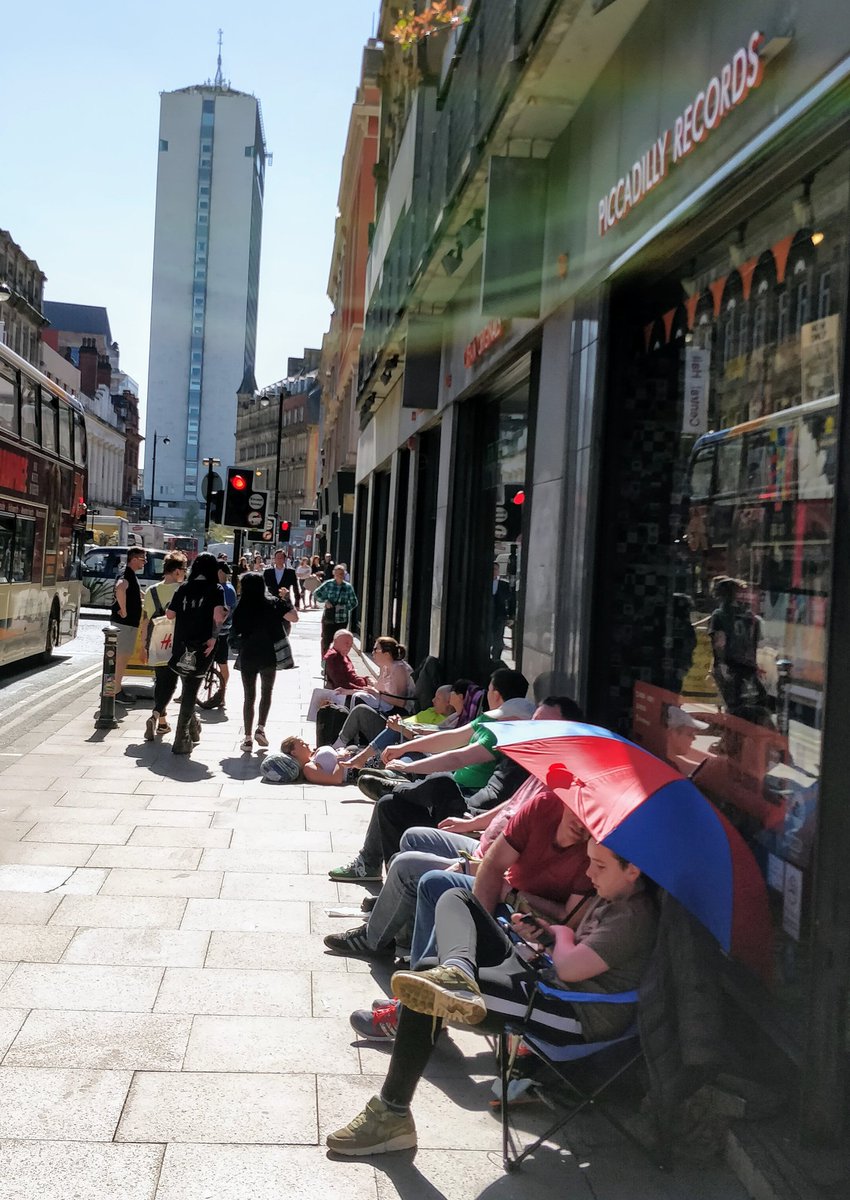 TikiJon10's tweet photo. Queue for Record Store Day #ourmcrhack #piccadillyrecords #oldhamst https://t.co/kQwypuDV9f