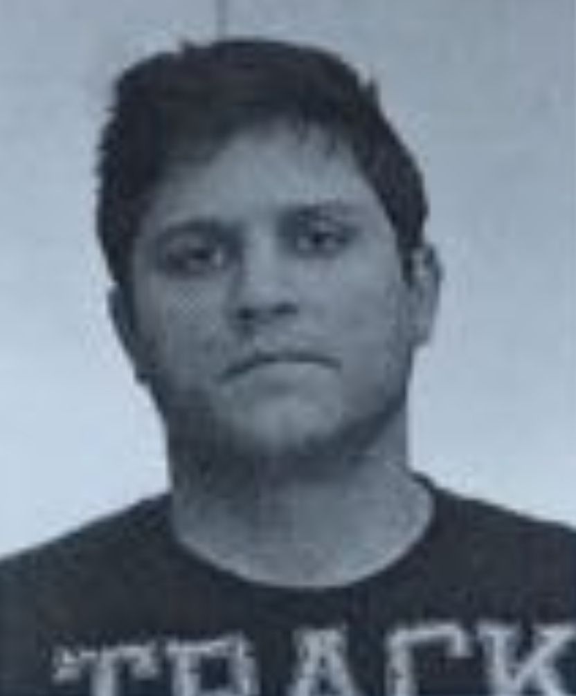 Se llama Stoian Marcel Gongu, tiene 30 años, es de nacionalidad rumana, cuenta con antecedentes y la <a href="/policia/">Policía Nacional</a> lo ha identificado como el autor de la salvaje agresión a una mujer en Algeciras para robarle el bolso. Si lo ves o sabes algo de él, llama al 112, 091 o 062.