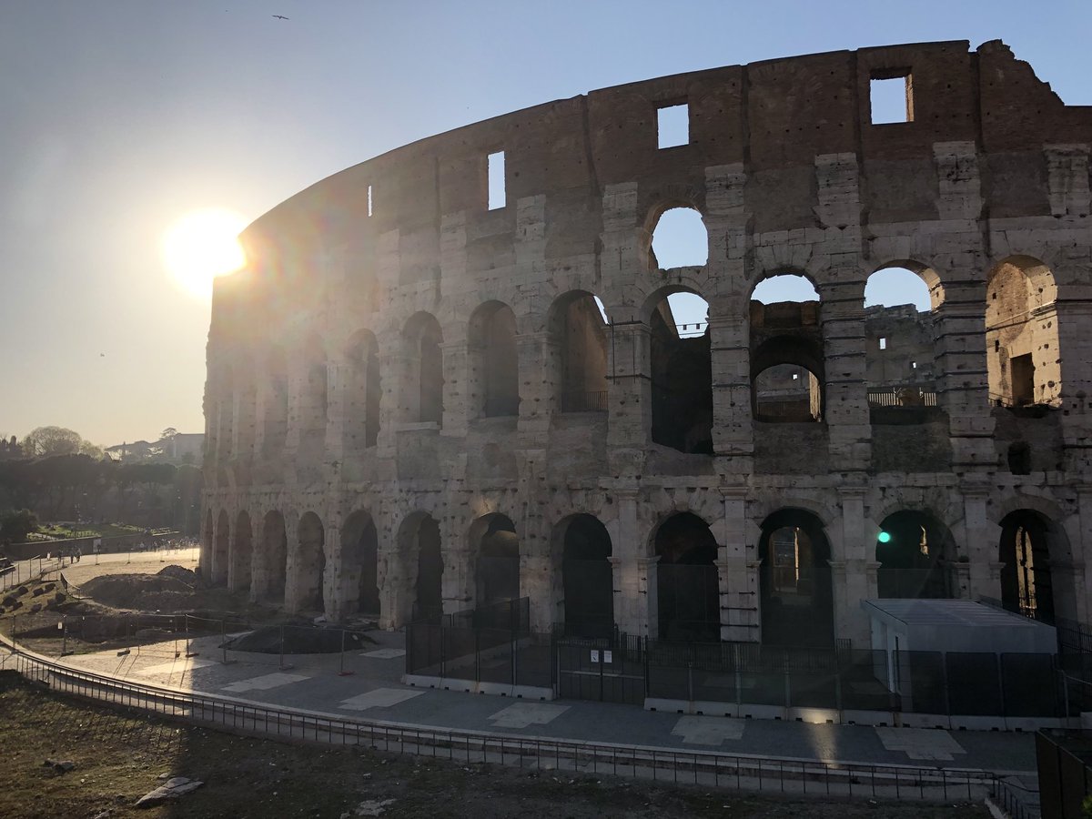 MichelleFloyd13's tweet photo. One minute at my hotel, the next the Coliseum canโt wait to explore this great city tomorrow ๐ฎ๐น โค๏ธ #Rome #offweekends https://t.co/8UwXK7jjSk