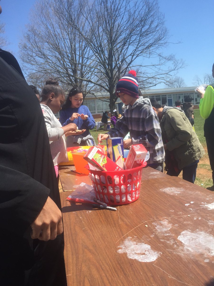 Wellwood5th's tweet photo. Making seed bombs at our Earth Day celebration! https://t.co/0s3Ya4uJt5