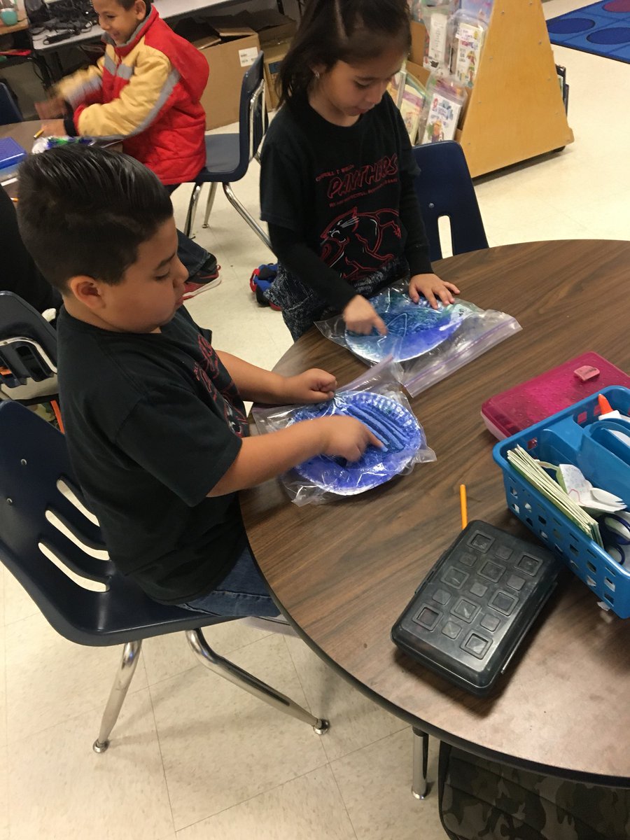 LFeldman_PHES's tweet photo. Getting Ready to make an Earth Day promise! #ctwpantherpride #rightsideofbrain @ctwpanthers https://t.co/vP2mHIqWCY