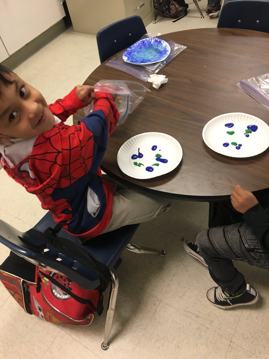 LFeldman_PHES's tweet photo. Getting Ready to make an Earth Day promise! #ctwpantherpride #rightsideofbrain @ctwpanthers https://t.co/vP2mHIqWCY