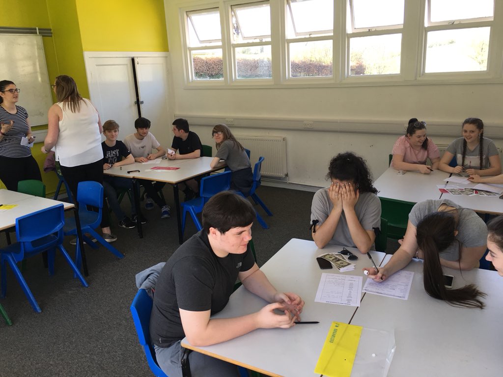 misswaldronPE's tweet image. Revision has started! It’s a beautiful afternoon @ACADEMYSTNICKS #revisionweekend #outdooreducation