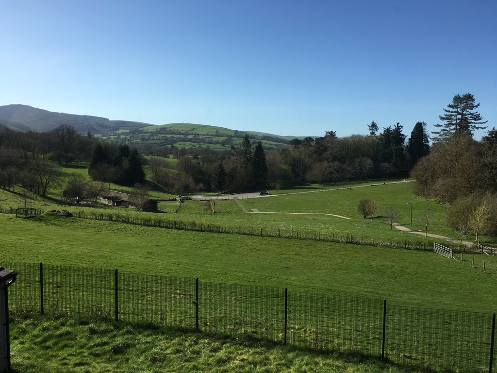 misswaldronPE's tweet image. Revision has started! It’s a beautiful afternoon @ACADEMYSTNICKS #revisionweekend #outdooreducation