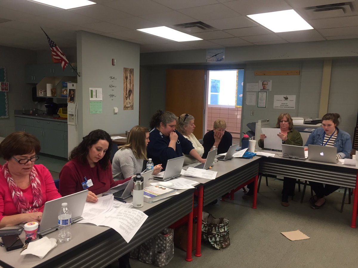 schoolriseamy's tweet photo. Edgewood teachers constructing student learning goals in comprehension #7levelstosuccess https://t.co/FgL2btaSfL