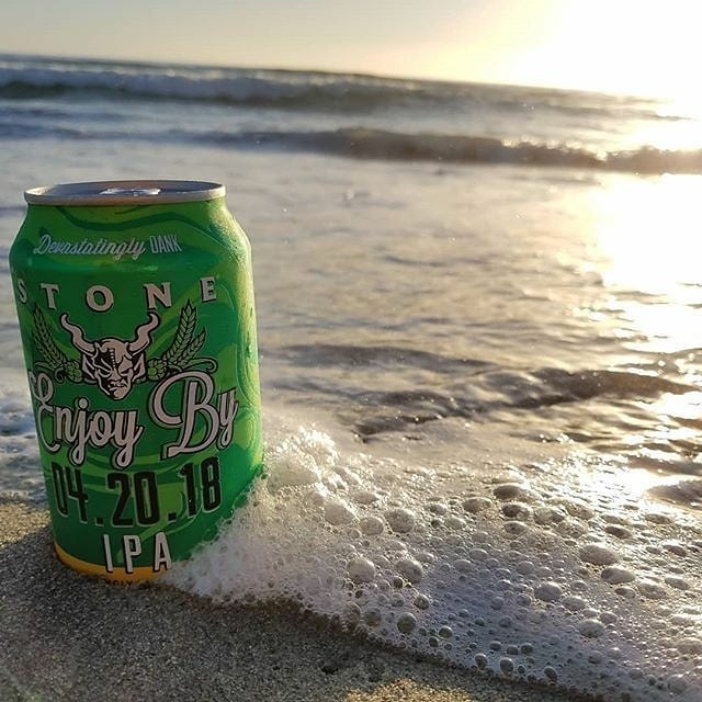 StoneBrewing's tweet photo. Happy "Last Day To Drink Stone #EnjoyBy 04.20.18 IPA" Day! And cheers to everyone who tagged us in their #DevastatinglyDank pics.
📷 IG | boozedandbitten, craft_n_roger, ankle_life, travels_beers_bazingas https://t.co/EAXNbeq3zl