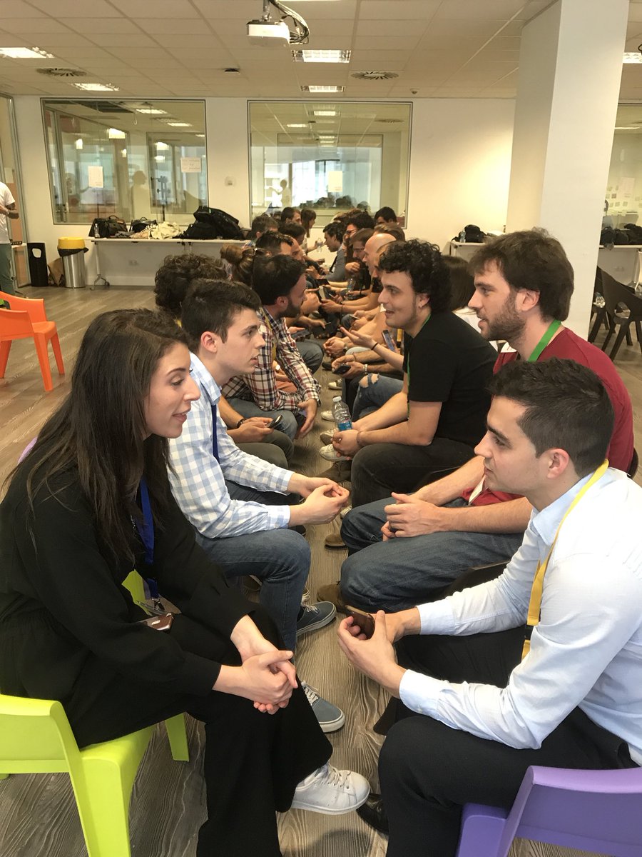 Mission_Fund's tweet photo. Una de las mejores dinámicas para conocer a tu futuro cofundador en menos de 3 minutos: el SpeedNetworking de #DemiumStartups 👌🏻 #startup #incubadora #emprender #AllStartupsEuskadi https://t.co/TqA6ck3qE3