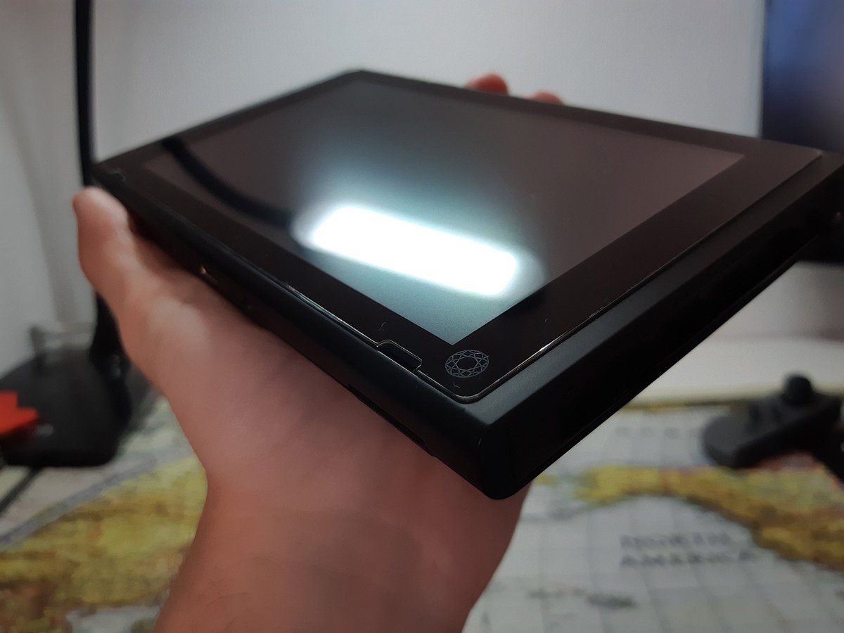 DesBen_'s tweet photo. Le verre trempé #ForceGlass de @BigbenFrance pour la Nintendo Switch est vraiment cool, tant dans son packaging que dans sa qualité ! Je suis assez surpris, j'en parle bientôt sur @SwitchActu ! https://t.co/N6GiX0WL3V