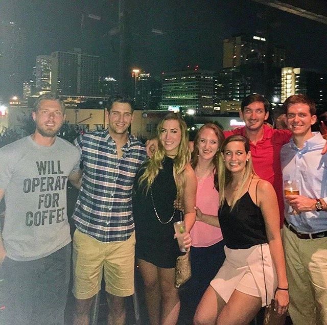 It's Friday night and we've got all the #BrewsAndViews for you! DJ Nonstopp on the 1s and 2s so get here early Midtown! The weekend has begun! #fridaynights #winelovers #craftcocktails #coldbeer #weekend #djnonstopp #partytime #midtownhouston #3rdfloorth… ift.tt/2F1838l