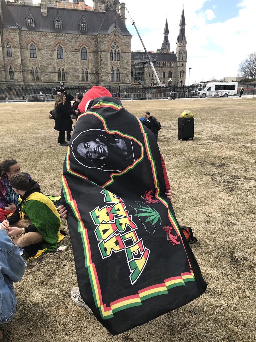 l_stone's tweet photo. At #420Day on Parliament Hill, participants call Trudeau’s marijuana plan “prohibition, not legalization,” lament that it “sucks” and doesn’t allow the “little guy” to go into business. Some don’t trust it will ever be legal. #cdnpoli https://t.co/PHoLqLdwAj