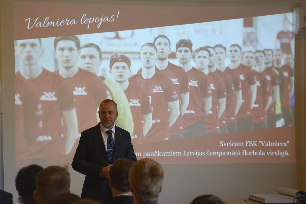 Valmierasnovads's tweet photo. Svinīgā pieņemšanā pateicamies @FBKValmiera par augstvērtīgo sniegumu Latvijas čempionātā florbolā. Lepojamies! https://t.co/xQFNJB18G4 https://t.co/DwEQ2gaMSd