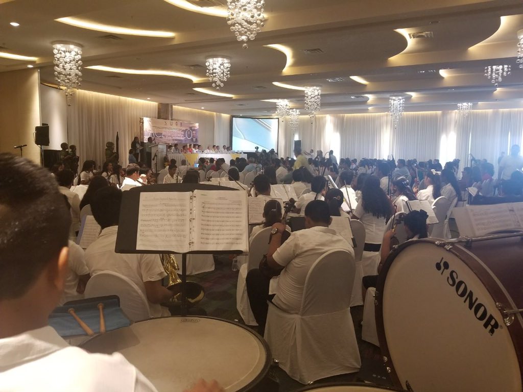 SecuGro's tweet photo. #Acapulco

La Orquesta y Coro Infantil y Juvenil Renacimiento dirigida por el Mtro. Olimpo Pineda, participa en la CXXIV Asamblea Ordinaria del Congreso Médico Estatal "Dr. Manuel Sáenz Cabrera". https://t.co/S3QuxCLHVU