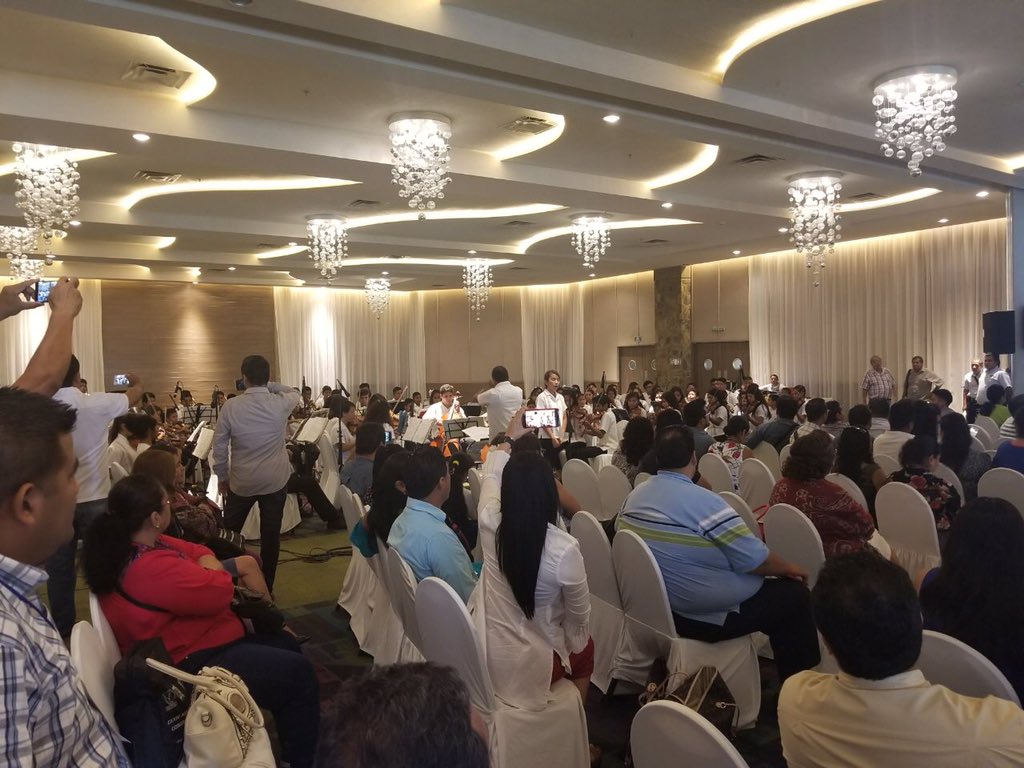 SecuGro's tweet photo. #Acapulco

La Orquesta y Coro Infantil y Juvenil Renacimiento dirigida por el Mtro. Olimpo Pineda, participa en la CXXIV Asamblea Ordinaria del Congreso Médico Estatal "Dr. Manuel Sáenz Cabrera". https://t.co/S3QuxCLHVU