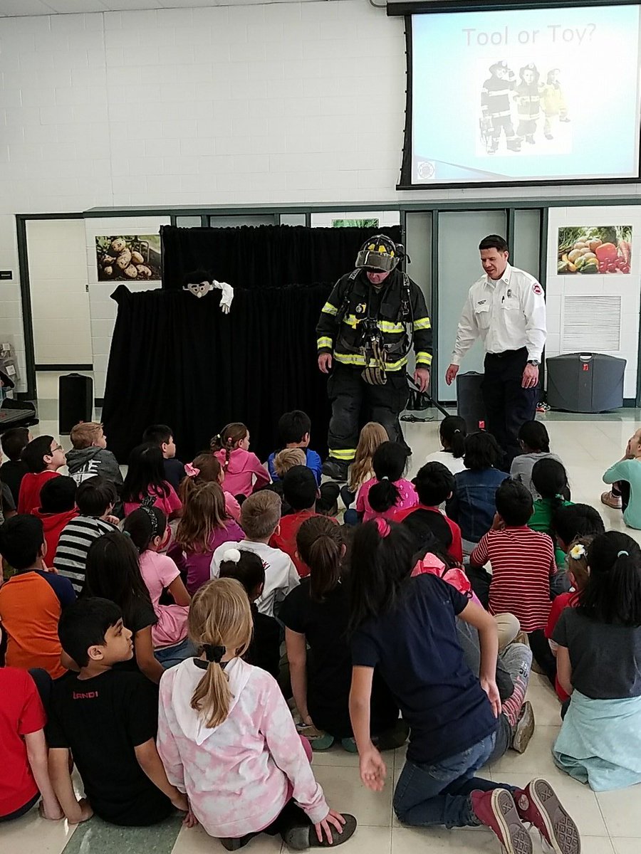 D59ForestView's tweet photo. Fire Festival for kindergarten, 1st and 2nd grade. #d59forestview #d59learns https://t.co/oZ8KLWCJag