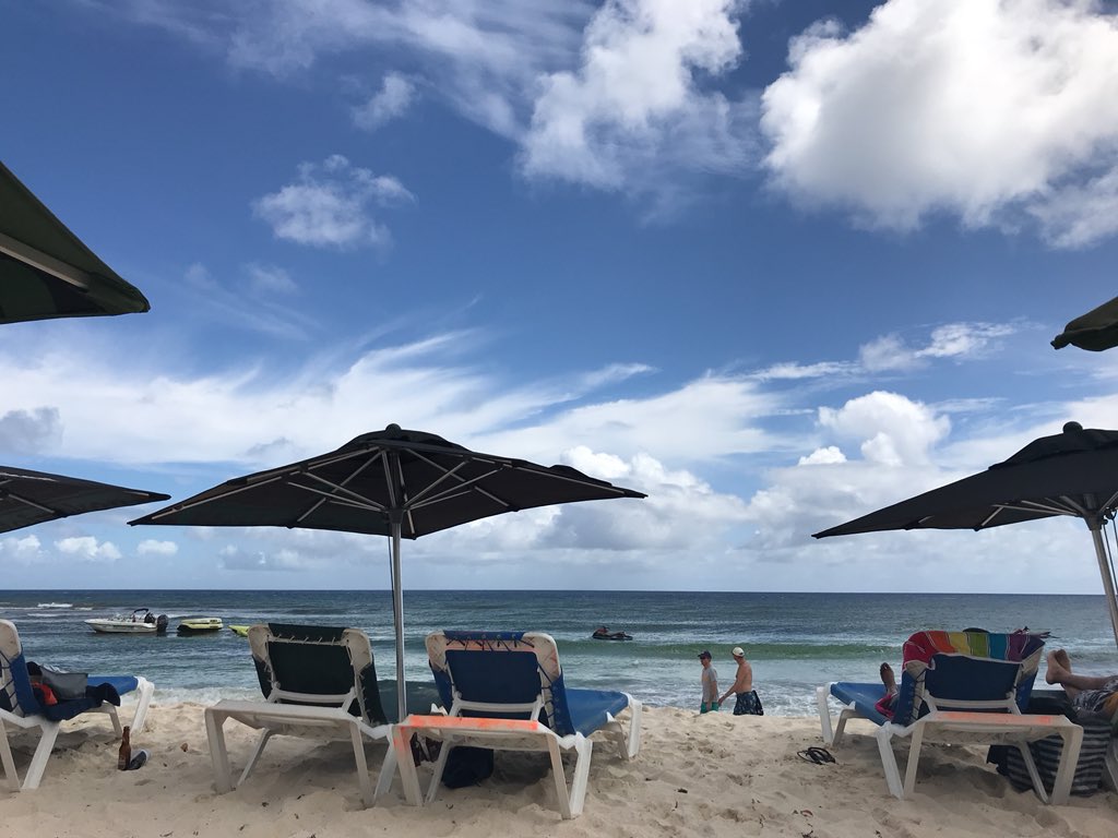 HampsteadCC's tweet photo. A well earned day on the beach for the boys... sun sea and some much needed beers. Enjoying the island for one last day. #HCCTour ☀️🏏🏝🇧🇧🍻Here’s to a great tour and many more to come. #SriLanka2019 https://t.co/76HNRQWmED