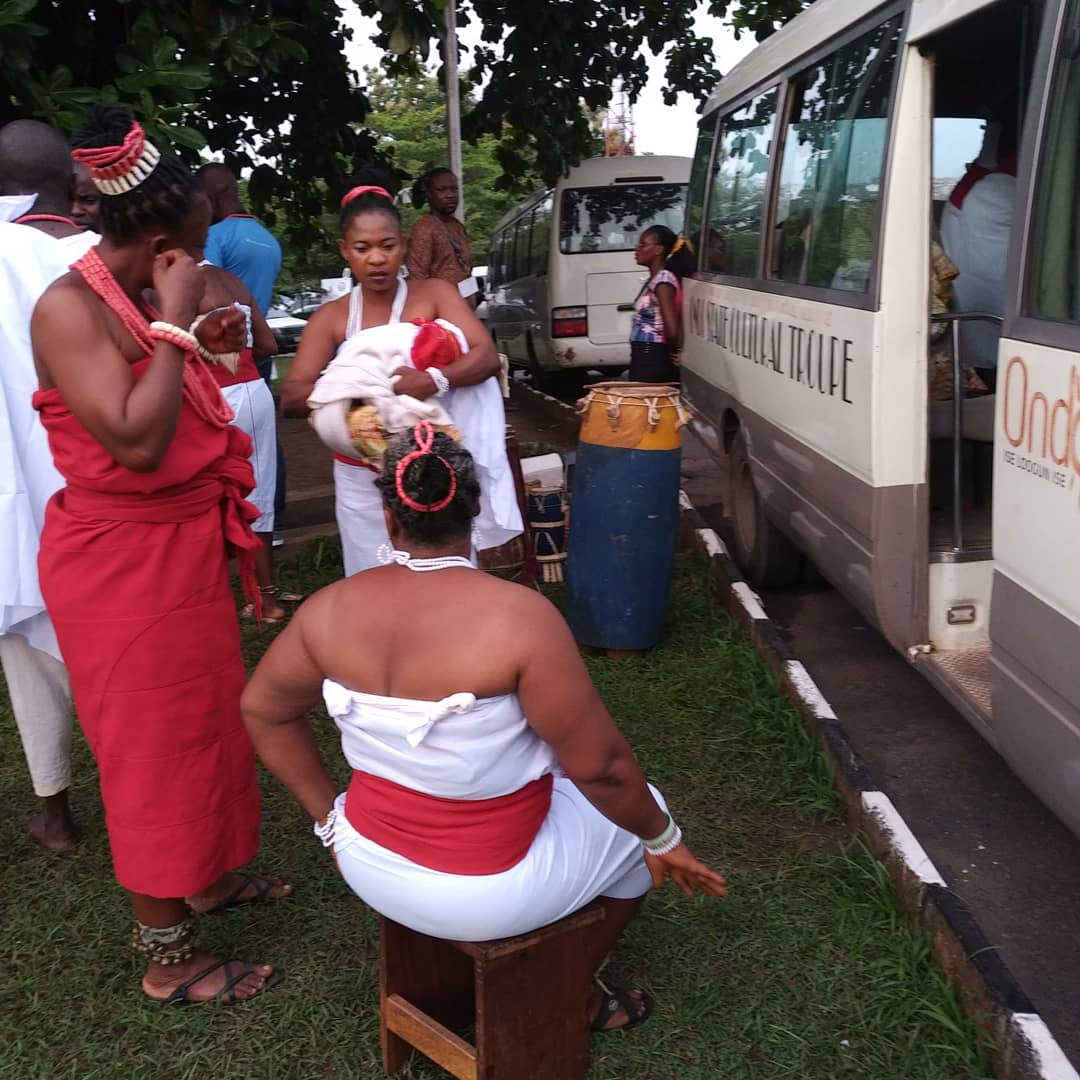 Ogundaily's tweet photo. Beautifully dressed people from @ondostateculturaltroupe live at the @afridrumfest
#Adfest2018 @OndoStateToday @ond https://t.co/BFetrbaYfa