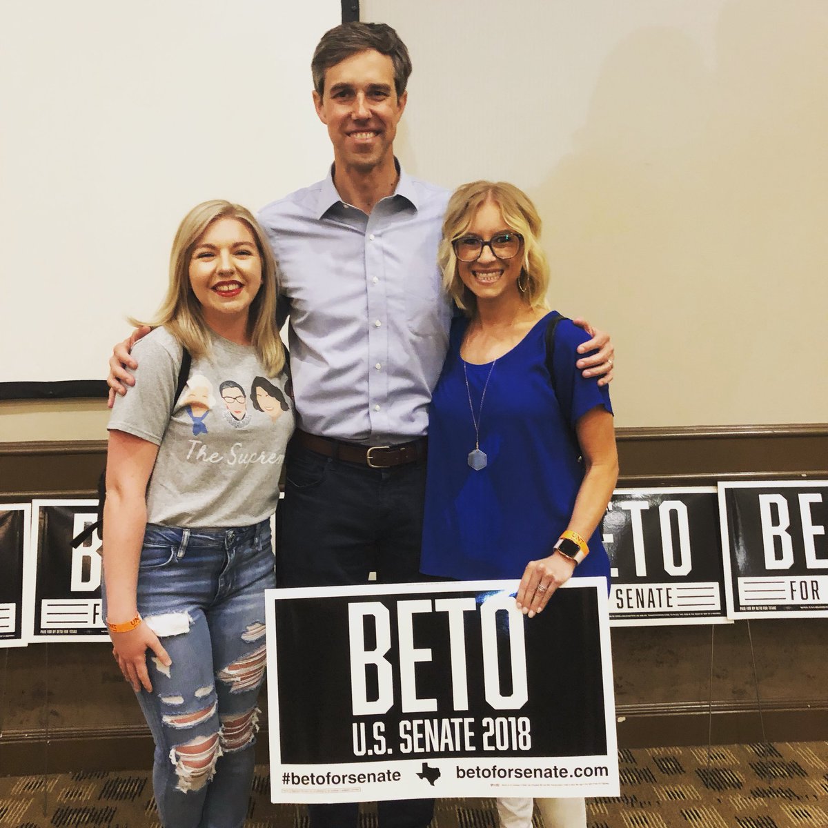 MaddieHisaw's tweet photo. Such an honor to meet @BetoORourke today! @ayebethy and I are feeling so inspired and so hopeful for the future of Texas! 🇺🇸💙🌊 #BetoForTexas #senate2018 #denton #proudtexan https://t.co/yTz2tH7C9g