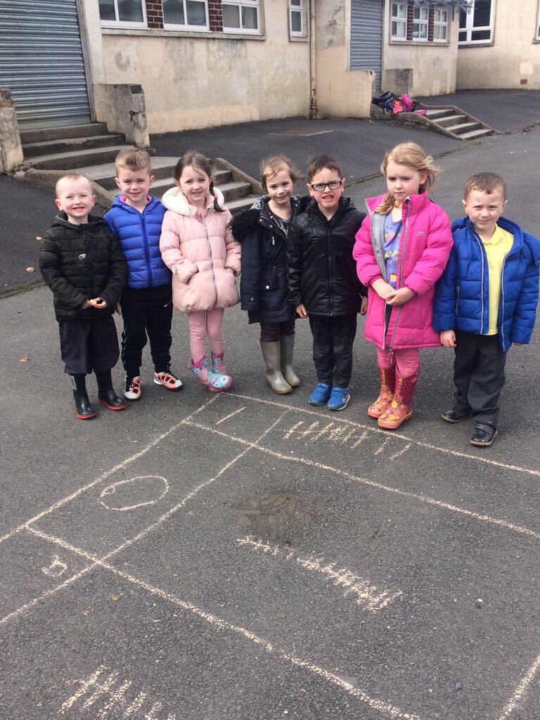 netherthirdps's tweet image. Primary 1 had fun at the garden collecting stones,sticks and leaves. They then counted how many they had collected and put the information into a tally chart. @EANumeracy  @eaclost