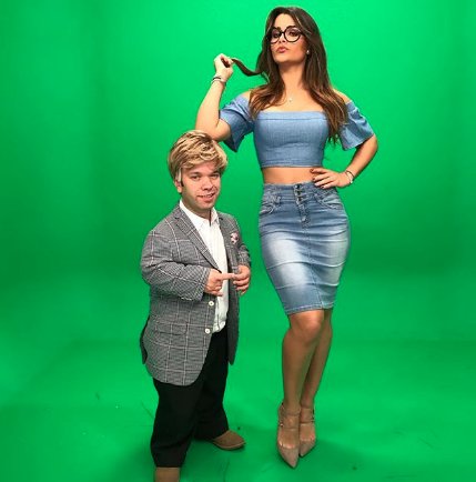 ElGordoyLaFlaca's tweet photo. Cuando trabajas con personas a las cuales le tomas too much cariño mi @CarlitosElProdu #CharlieShort Hoy no se pierdan el #Noti30 #ClarissaWow #elgordoylaflaca 📺 https://t.co/DcTChwBydt