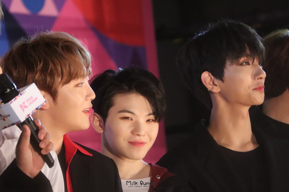 WooziBrasil's tweet photo. [#HQ] 14.04.18: Woozi no Red Carpet e M&amp;G da K-CON Japão 2018
|Cr: MilkBunny96| https://t.co/2mqFICLazD