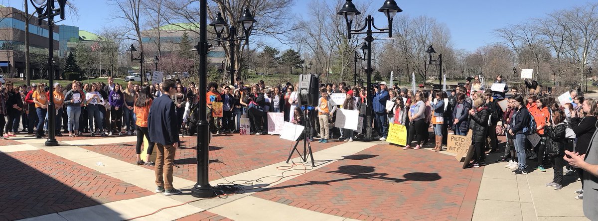 RussJosephDYT's tweet photo. So incredibly inspired by students from @FHSWalkout_2018 &amp; @OakwoodWalkout taking part in #NationalSchoolWalkout. Politicians not listening to their calls for commonsense gun reform do so at their own peril. These students are ready to effect change! #organize #knockdoors #vote https://t.co/I5EwdTp0p5