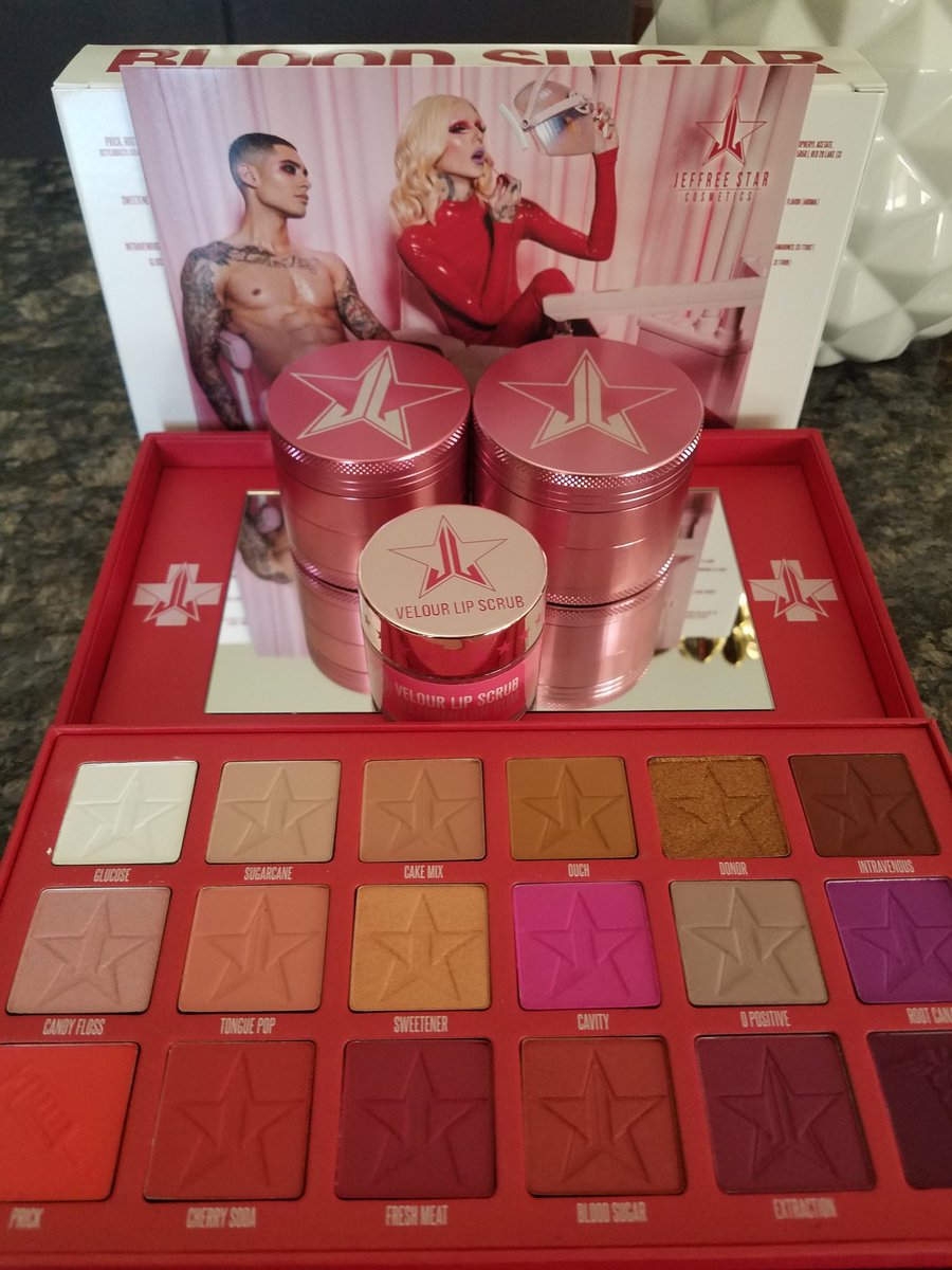 MrzKPro's tweet photo. Yaaassss! Perfect timing... #happy420 #bloodsugar #JeffreeStarCosmetics #grinder #lipsrub @JeffreeStar https://t.co/XM8Wz3xcJw