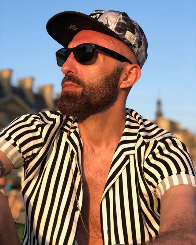 cyletmoi's tweet photo. A la lumière rasante du printemps
#bowling #printempsparis #crop #beardstyle #bearded #bronzing #rayban #feargod #louvre #tuileries #sunnyselfie #selfieking #springsensation #cestmoi #thatsme #retratos #sexymale #menwithclass #fashionistas https://t.co/Xn0ptcZ008 https://t.co/irfmqAYrPg