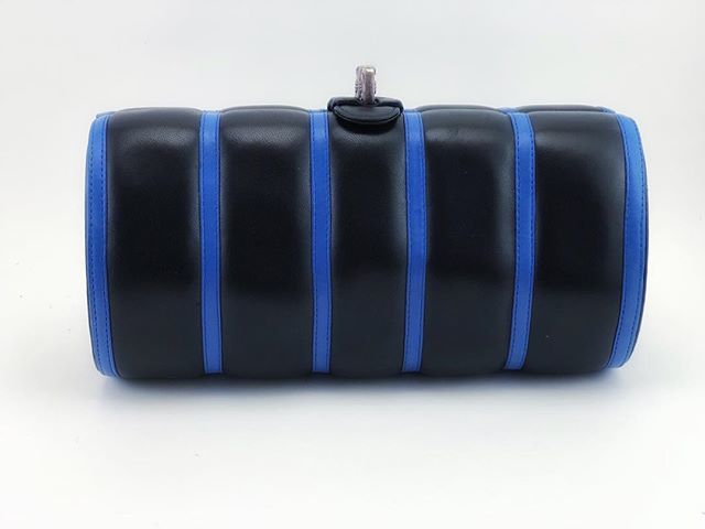 AnnaOBags's tweet image. #annaorthweindesigns  #theartofluxury  #goingthrough old #designs &amp;amp; #prototypes found this #hardbody #clutch that I really like! Put it aside due to #hardware issues. ift.tt/2qPoiA7