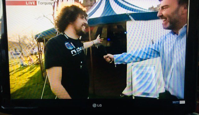 YartyParty's tweet photo. If you were watching BBC Spotlight this evening just before 7PM, you'll have seen one of #YPF18's founders speaking about Torquay's amazing Grinagog Festival running this weekend. Come on down and see the amazing talent. There's lots to do for kids &amp; adults! https://t.co/p8hjWRyoBl