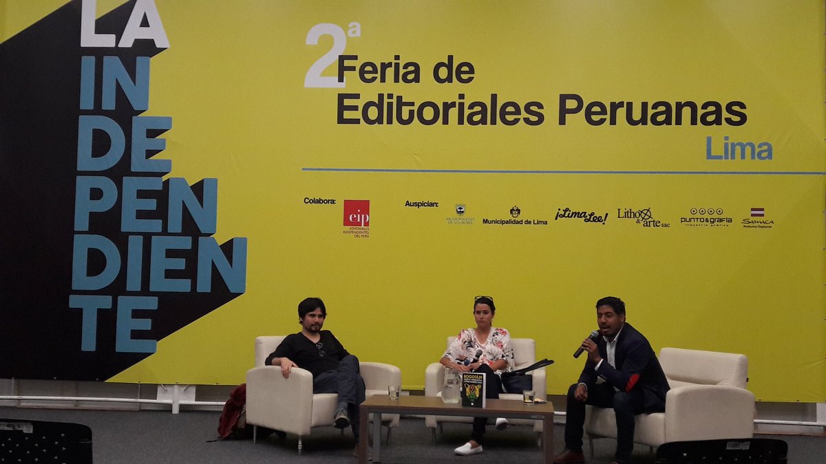 María José Caro y Juan Manuel Robles presentan el libro #Bogotá39 en la feria #LaIndependiente Lima. El presentador es Sergio Vilela.
